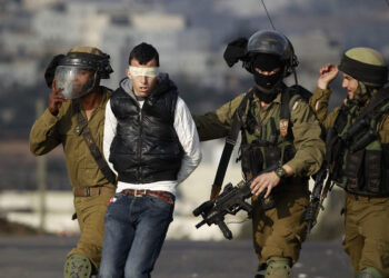 الاحتلال يعتقل 22 فلسطينيا