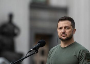 زيلينسكي يُحذر من تأخر الدبابات الأميركية 2025