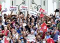 الشرطة التونسية تفرق مظاهرة معارضة للرئيس