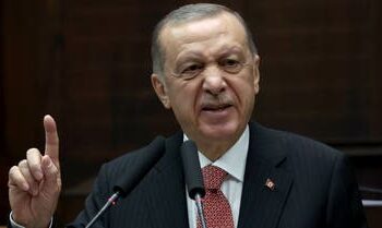 تعليق دمية لأردوغان بالسويد تثير استياء تركيا 2025