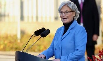 وزيرة الدفاع الألمانية تخطط للاستقالة 2025