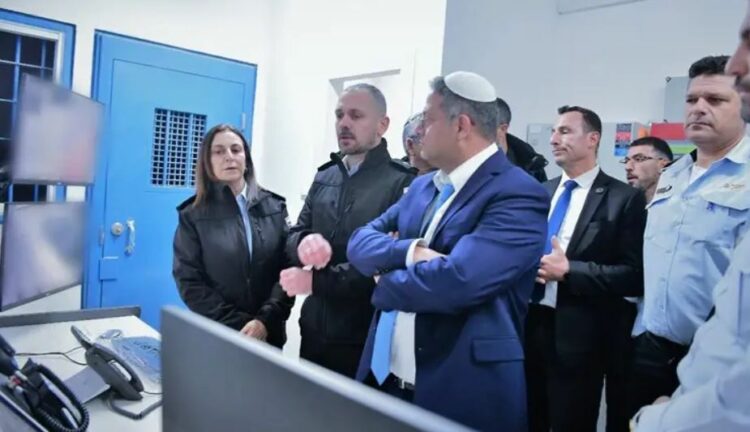 حماس تندد بزيارة بن غفير لسجن "نفحة" 1 حماس تندد بزيارة بن غفير لسجن "نفحة" 2025