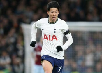 توتنهام يدين تعرض لاعبه سون هيونغ-مين لإساءة عنصرية 2025