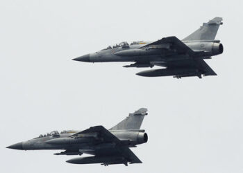 Taiwan Air Force Mirage-2000 fighter jets take part in a joint military drill outside a navy base in Kaohsiung port, southern Taiwan May 16, 2013. Taiwan military and coast guard held a joint drill after Taiwanese fisherman Hung Shih-cheng was shot dead by Filipino coast guards in disputed waters in the South China Sea last week, according to local media. REUTERS/Pichi Chuang (TAIWAN - Tags: POLITICS MILITARY)