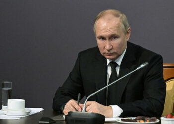 Russian President Vladimir Putin attends a meeting with local residents, veterans and representatives of civil society organizations to mark the 80th anniversary of a breakthrough in the siege of Leningrad during World War Two at the State Memorial Museum of the Defence and Siege of Leningrad in Saint Petersburg, Russia, January 18, 2023. Sputnik/Ilya Pitalyov/Pool via REUTERS ATTENTION EDITORS - THIS IMAGE WAS PROVIDED BY A THIRD PARTY.