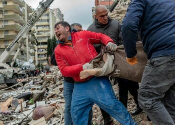 ارتفاع عدد ضحايا زلزال سوريا وتركيا