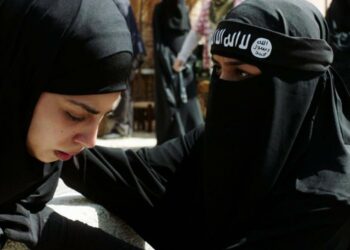هولندا تحاكم ١١ امرأة بتهمة الانضمام لداعش 2024