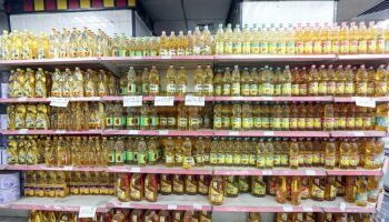 وزارة التموين المصرية تعلن ضخ 3 آلاف طن زيت طعام يومياً للبيع …. والمواطنون (كذب وتضليل ) 2025