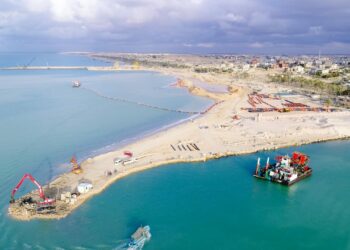 الإمارات تستخوذ على إنشاء صوامع أسمنت بمينائي العريش وغرب بورسعيد 2024
