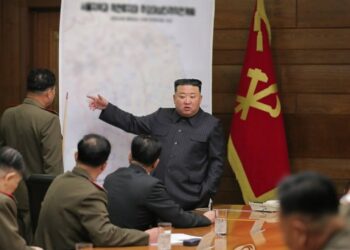 كيم جونغ أون يتفقد فرقة عسكرية ويراجع خططا غزو كوريا الجنوبية 2024