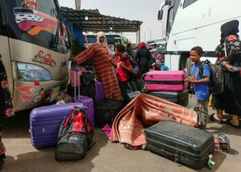 ناشطون يطالبون مصر بتسهيل دخول اللاجئين السودانيين 2024
