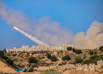 بينيت: إسرائيل شهدت أكبر معدل إطلاق صواريخ من غزة 2024