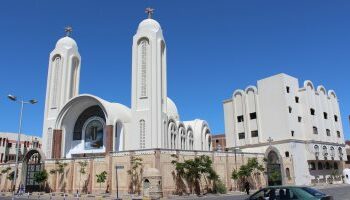 الكنيسة الكاثوليكية بمصر تقدم خدمات غريبة  للمرأة 2025