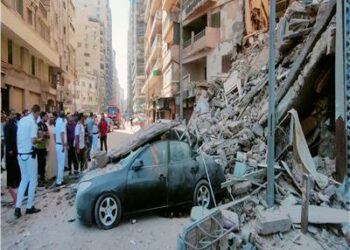 الصحة المصرية  : الدفع بـ 12 سيارة إسعاف إلى موقع انهيار برج ميامي 2025