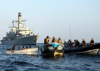 إيطاليا تنقذ سفينة تركية من هجوم قراصنة قرب نابولي 2024