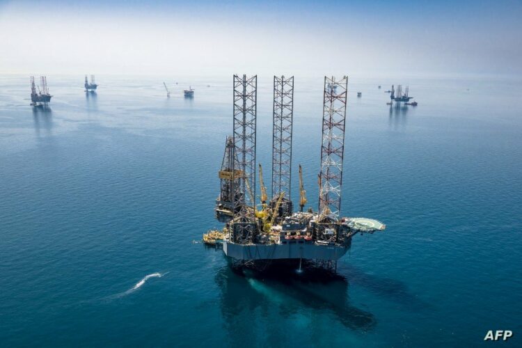 A handout picture provided by Energy giant Saudi Aramco, Saudi Arabia's state-owned oil and gas company, shows its rigs in HSBH field north of Dhahran in the eastern province of Saudi Arabia on March 20, 2018. - Aramco posted on May 12, 2020 a 25 percent slump in first-quarter profit and said the coronavirus crisis which triggered a crash in oil prices would weigh heavily on demand in the year ahead. (Photo by Mohamed ALEBN ALSHAIKH / Saudi Aramco / AFP) / === RESTRICTED TO EDITORIAL USE - MANDATORY CREDIT "AFP PHOTO / HO /ARAMCO" - NO MARKETING NO ADVERTISING CAMPAIGNS - DISTRIBUTED AS A SERVICE TO CLIENTS ===