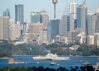  أميركا تشغل أول سفينة حربية في ميناء أجنبي...والصين تتوعد بالرد  2025