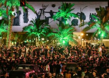 العراق : متظاهرون يقتحمون المنطقة الخضراء 2025