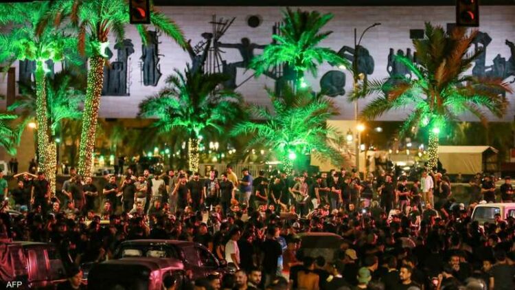 العراق : متظاهرون يقتحمون المنطقة الخضراء 1 العراق : متظاهرون يقتحمون المنطقة الخضراء 2025