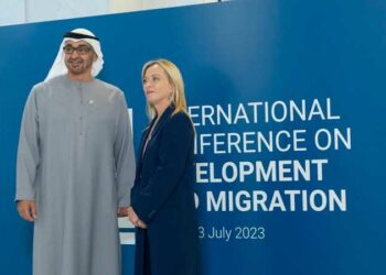 الإمارات تدعم منظمة الهجرة غير الشرعية وترفض تقديم مساعدات السوريين  2025