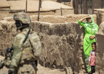 قتلى وجرحى إثر اشتباكات عنيفة بين المسلحين الموالين للجيش الأمريكي شرقي سوريا 2025