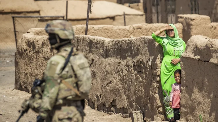 قتلى وجرحى إثر اشتباكات عنيفة بين المسلحين الموالين للجيش الأمريكي شرقي سوريا 1 قتلى وجرحى إثر اشتباكات عنيفة بين المسلحين الموالين للجيش الأمريكي شرقي سوريا 2025