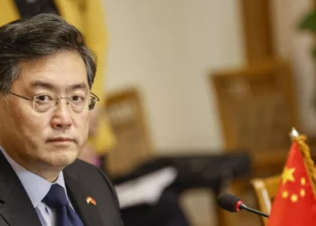 وزير الخارجية البريطاني يؤجل زيارته إلى بكين بسبب غياب نظيره الصيني عن الأنظار 2025