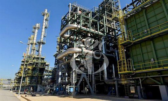 النفط يهبط بفعل مخاوف النمو الاقتصادي رغم قرارات خفض الإنتاج 1 النفط يهبط بفعل مخاوف النمو الاقتصادي رغم قرارات خفض الإنتاج 2025