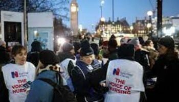  غالبية البريطانيين يدعمون إضراب قطاع الصحة رغم الاضطرابات 2025