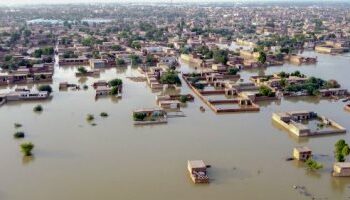 مصرع العشرات شخصا بسبب الأمطار الغزيرة في باكستان 2025