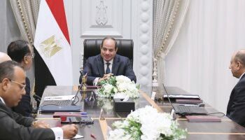 الرئيس المصرى يبوخ وزير الطيران المدنى بعد خسائر الشركة 2025