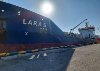 تسريب حمولة صودا كاوية من إحدى السفن بميناء غرب بورسعيد 2025