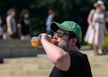 موجة حر مميته تضرب الولايات المتحدة.. وحرائق ضخمة في كندا 2025