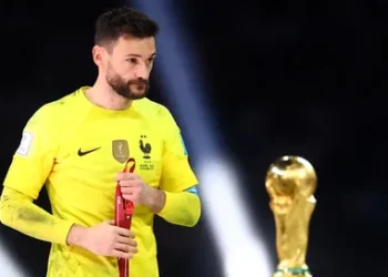 ..حارس منتخب فرنسا يرفض الانتقال للهلال السعودي ويصفه بالنادي الضعيف 2025