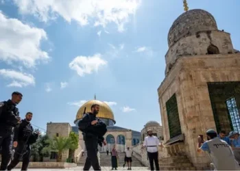 الاحتلال يعيق دخول المصلين للمسجد الأقصى بالتزامن مع اقتحام المستوطنين 2025