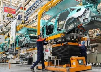الصين تتفوق على أمريكا وأوروبا فى تصنيع السيارات  2025