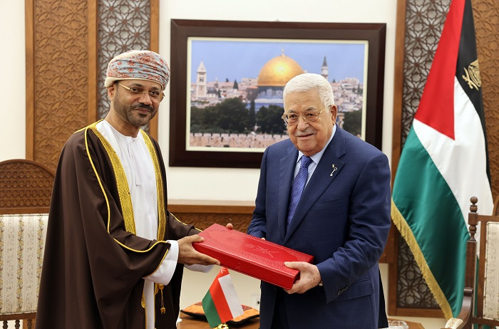 رسالة خطية غامضة من هيثم بن طارق الى رئيس فلسطين 1 رسالة خطية غامضة من هيثم بن طارق الى رئيس فلسطين 2025