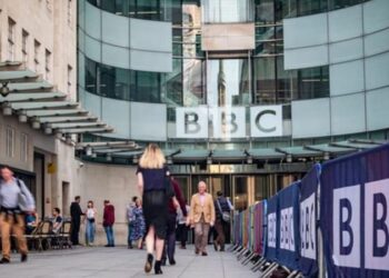 بي بي سي تحذر موظفيها من تداول الأخبار لحساسية بعد الفضيحة الجنسية مقدم لـ "إدواردز" 2025