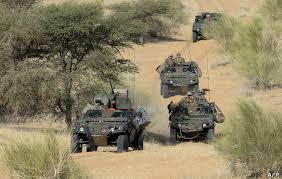 مصر تسلم النيجر شحنة آليات عسكرية 2024
