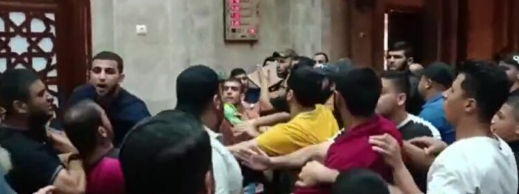 معركة بـ السكاكين بين حماس والجهاد الإسلامي داخل مسجد في غزة "فيديو" 2024