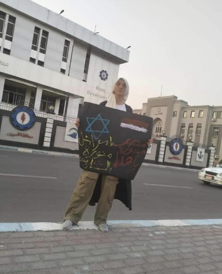 "مصر منوره بأهلها واسرائيل منوره بغازنا".. اعتقال فتاة في السويس احتجت على انقطاع الكهرباء 2024