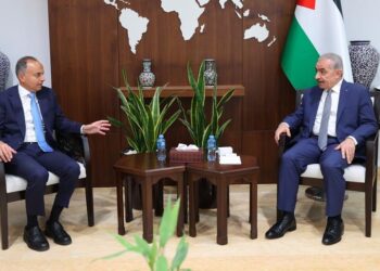 رئيس الوزراء الفلسطيني يبحث مع السفير المصري اجتماع الفصائل في القاهرة 2024