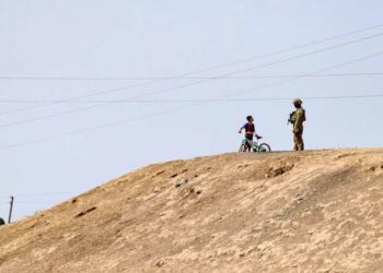 مسيّرة تركية تقصف سيارة تقل صحفيين شمال شرقي سوريا 2025