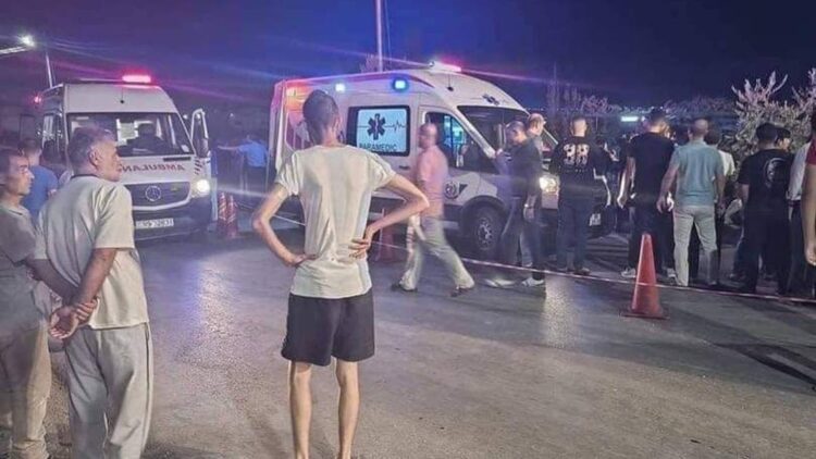 حادث كارثى فى الاردن بسبب سباق بين مركبتين يتسبب بوفاة 5 أشخاص 1 حادث كارثى فى الاردن بسبب سباق بين مركبتين يتسبب بوفاة 5 أشخاص 2025