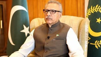 الحكومة الانتقالية الجديدة فى باكستان تؤدى اليمين الدستورية أمام الرئيس عارف علوى 2025