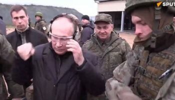 الرئيس الروسي يتفقد مقر قيادة العملية العسكرية في أوكرانيا 2025