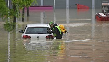 كارثة بيئية...انهيار جسر للسكك الحديدية في النرويج جراء فيضانات عارمة 2025