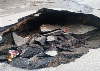 مصر : غلق مطلع كوبري الأزهر لإصلاح «هبوط أرضي» أبتلع سيارة  2025