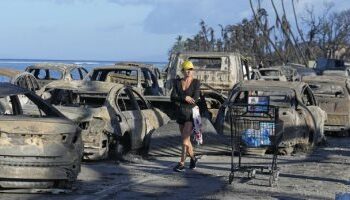 بايدن يزور "ماوي" بعد أسوأ حرائق خلال 100 عام.. ومسئول: 850 شخص لازالوا مفقودين 2025