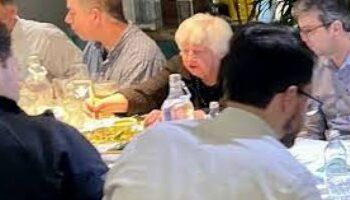 وزيرة الخزانة الأمريكية تتناول مشروم الهلوسة فى الصين 2025